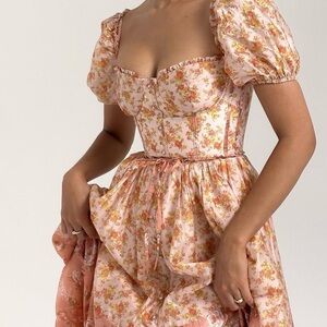 NWOT HOUSE OF CB PENELOPE
PEACH POPPY PRINT PUFF SLEEVE MIDI SUNDRESS 💕🌸💐